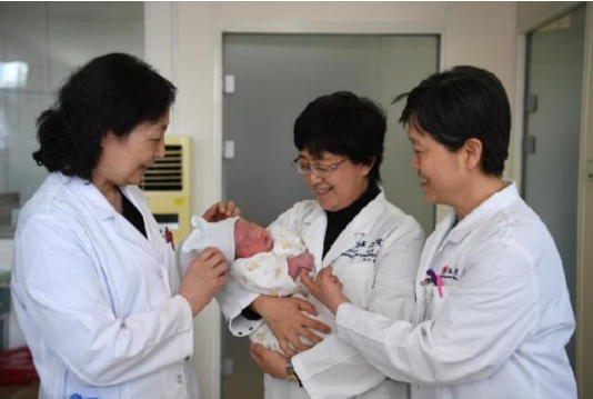 中国首例试管婴儿生子  见证我国辅助生殖技术的安全性